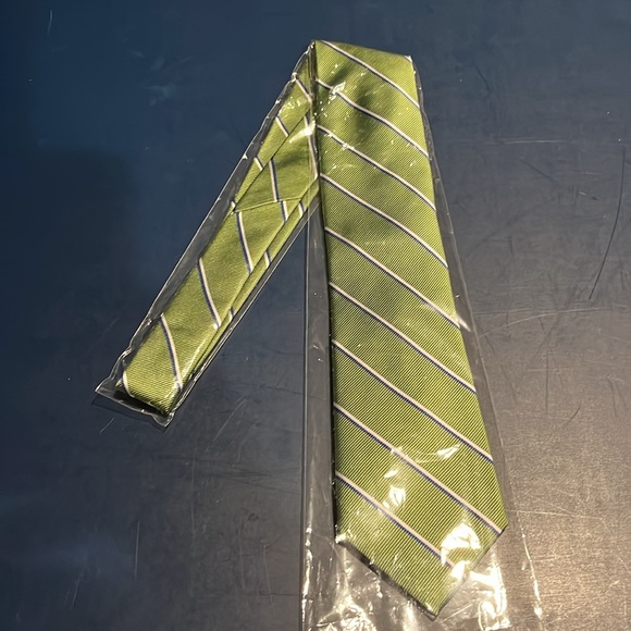 NWOT 100% silk men’s necktie from The Tie Bar.com 60” long by 4” wide - Picture 4 of 4